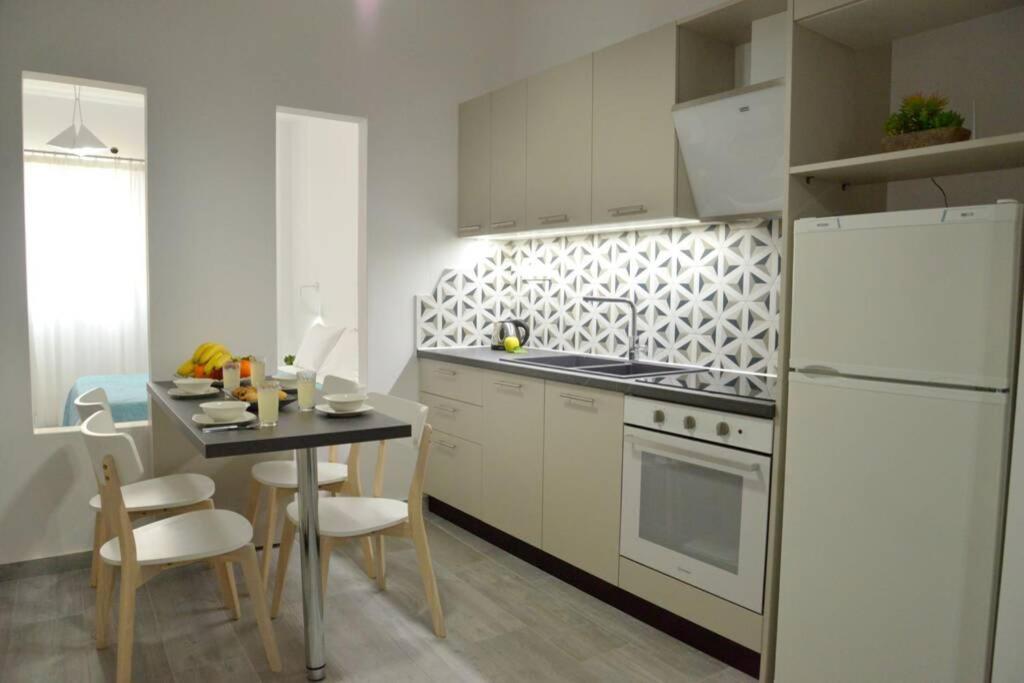 Alisahni Apartment 아다마스 외부 사진